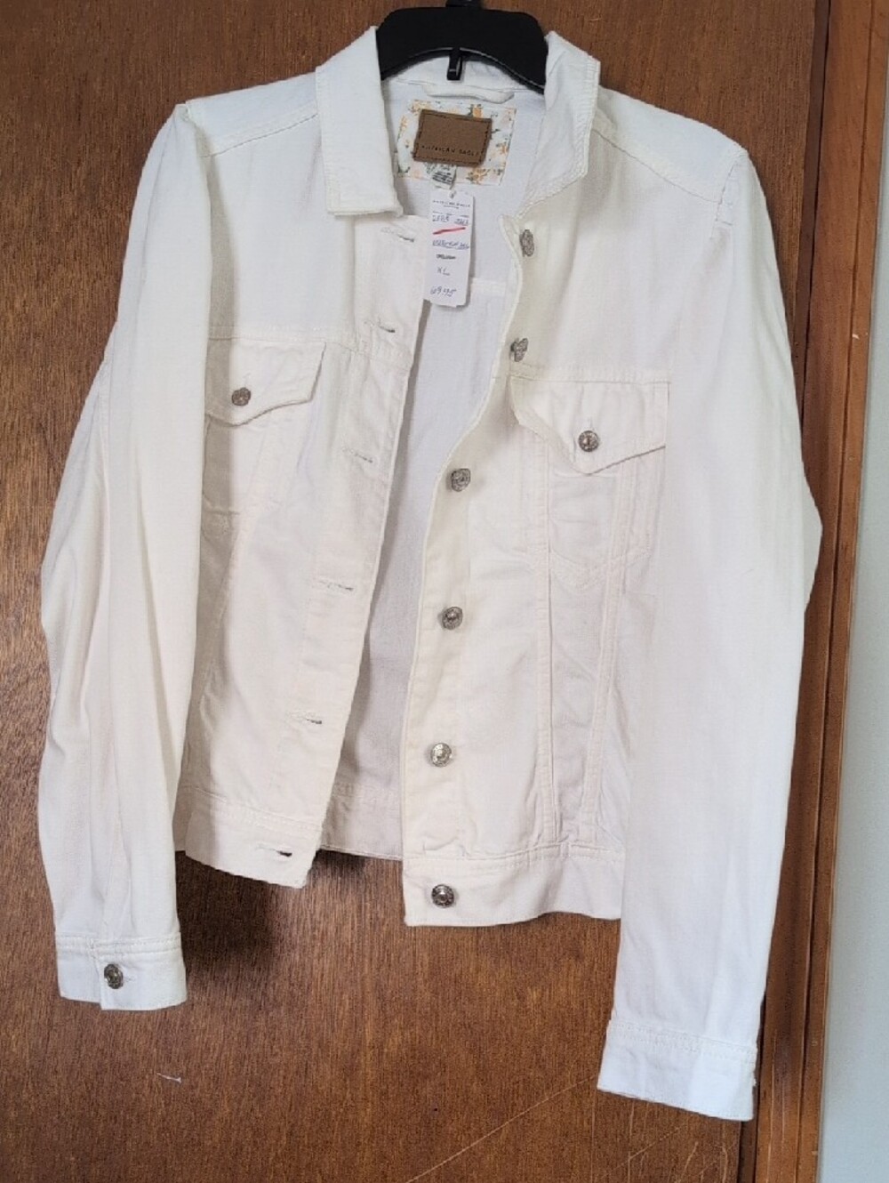 American Eagle Outfitters White Button-Up Shirt with Floral Trim - Picture 4 of 5